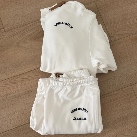 SKIMS Athletics White Lounge Set - Picture 6 of 9